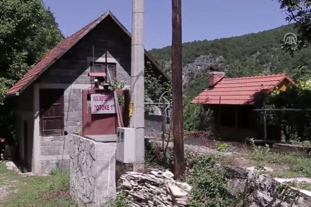 (VIDEO) TESLA IZ ŠIPOVA: Napravio elektranu još 1965, a sada prodaje struju