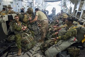 AMERIČKI PADOBRANCI NASTRADALI U RUMUNIJI: 12 vojnika povređeno prilikom vežbanja desanta
