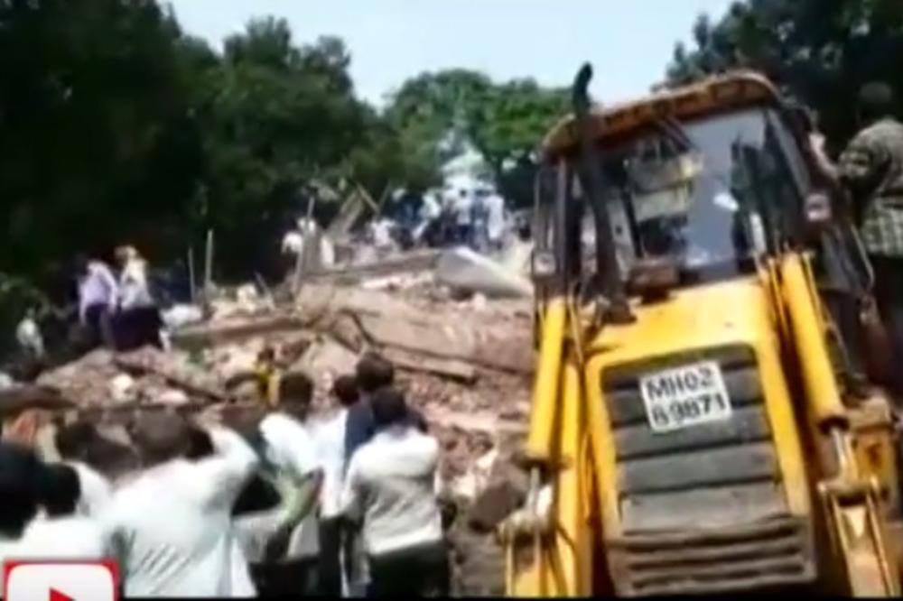 (VIDEO) TRAGEDIJA U INDIJI: Zgrada se obrušila na ljude, na desetine nestalo u ruševinama!