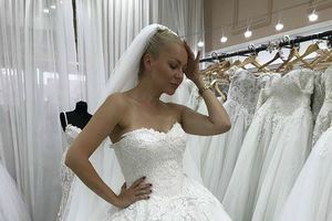 (FOTO) UDAJE SE POSLE 10 GODINA VEZE: Ivana Selakov zakazala svadbu!