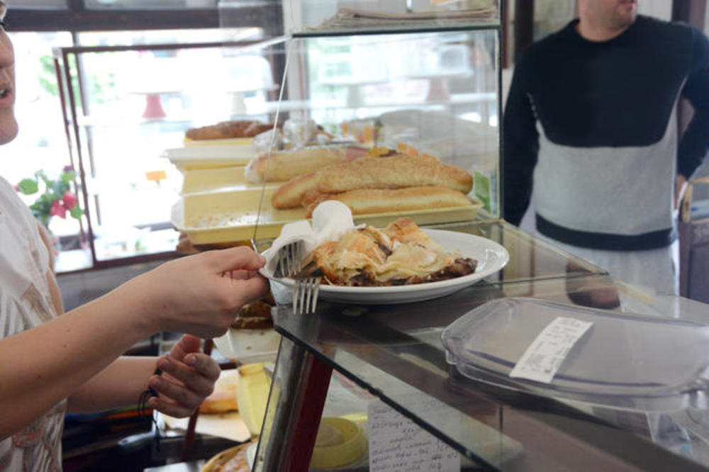 ŠANSA ZA DOBRU ZARADU: Vlasnik pekare u Puli traži burek majstora i daje platu od 1.400 evra!