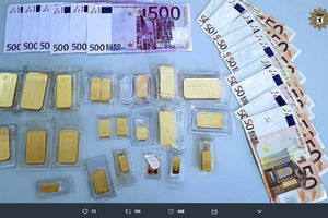 TO SE ZOVE POŠTENI NALAZAČ: Čovek našao 22 zlatne poluge i 3.500 evra, pa sve odneo u policiju