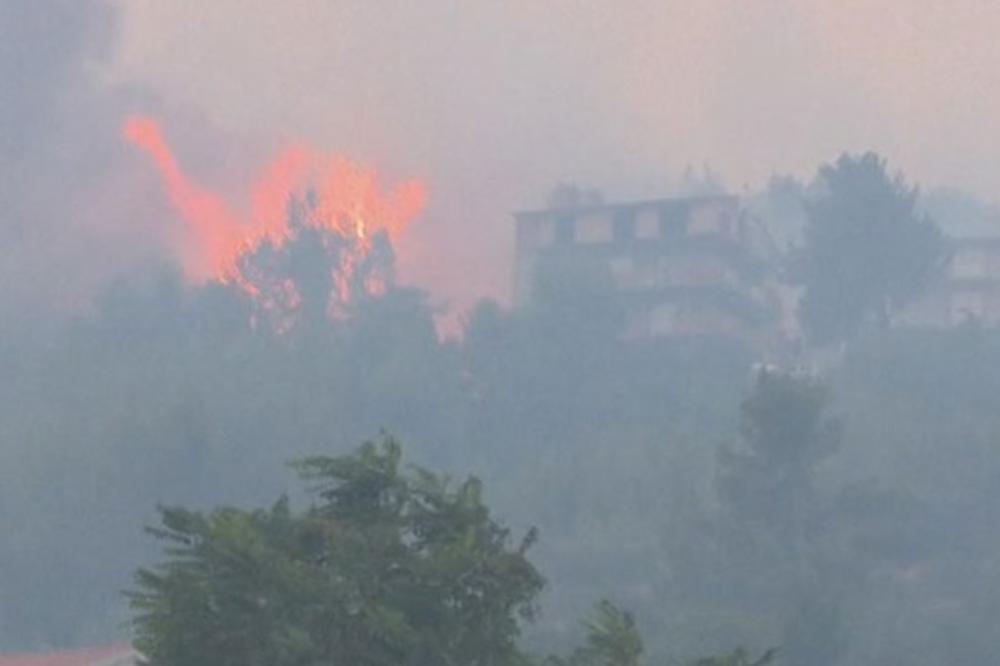 (VIDEO) DRAMATIČNO KOD TREBINJA! BESNI POŽAR U MINSKOM POLJU: Odbranjena 3 sela, vatra se širi!