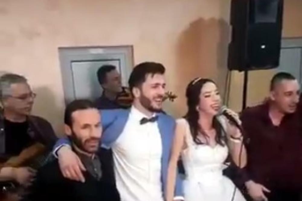 (VIDEO) SINI, JARKO SUNCE SA KOSOVA, NE DAMO TE, ZEMLJO DUŠANOVA: Mlada na svadbi zgrabila mikrofon, pa zagrmela narodnu pesmu!