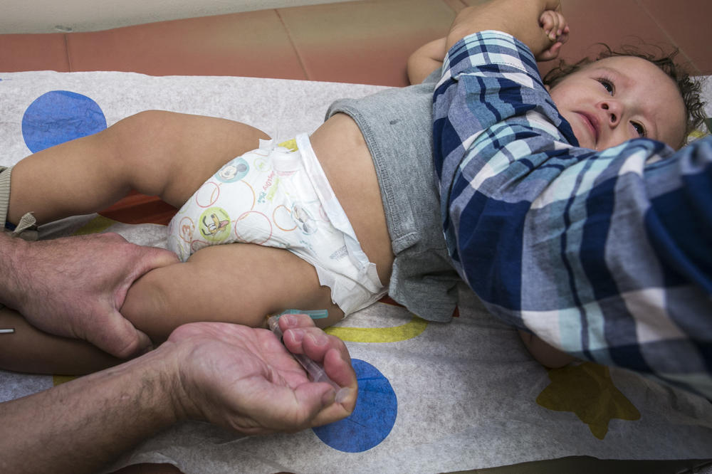 EPIDEMIOLOZI U RS UPOZORAVAJU: Sve manje roditelja vakciniše decu!