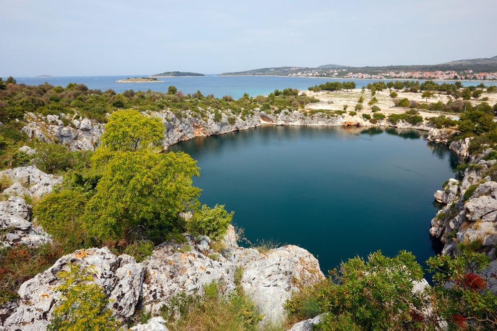 JEDNA OD NAJVEĆIH TAJNI JADRANA: Jezero koje se iznenada pretvori u pakleni kotao i ubija sve bez milosti