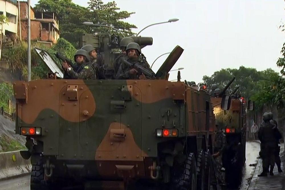 OBRAČUN SA BANDAMA: Policija češlja brazilske favele, oklopna vozila na ulicama