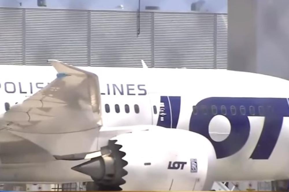 (VIDEO) UMALO KATASTROFA: Avioni se zakačili krilima na aerodromu
