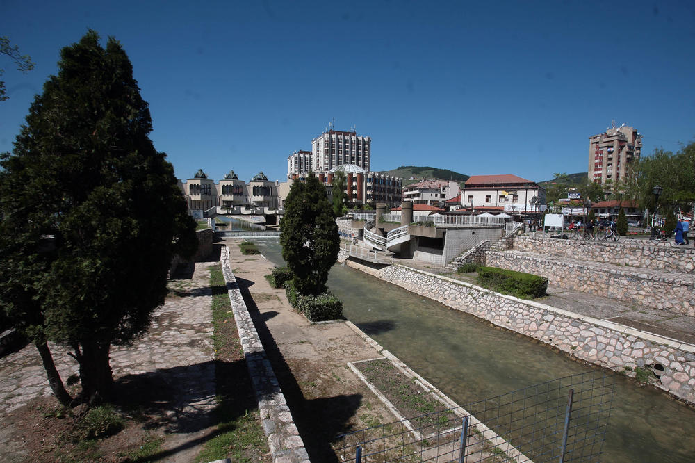 U NOVOM PAZARU SVE ZAVISI OD LIFTA: Za održavanje zgrada od 215 do 280 dinara mesečno, a evo koliko ih košta prinudni upravnik!