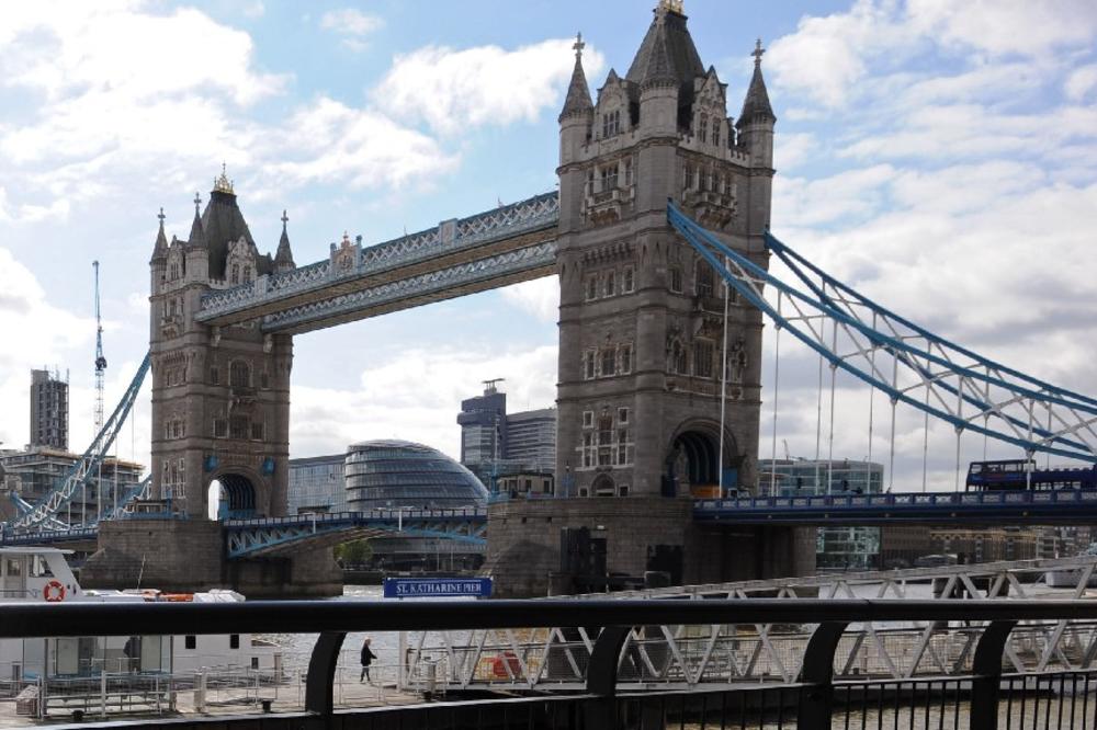 NAPAD KISELINOM U LONDONU: Šest osoba povređeno, napadač uhapšen