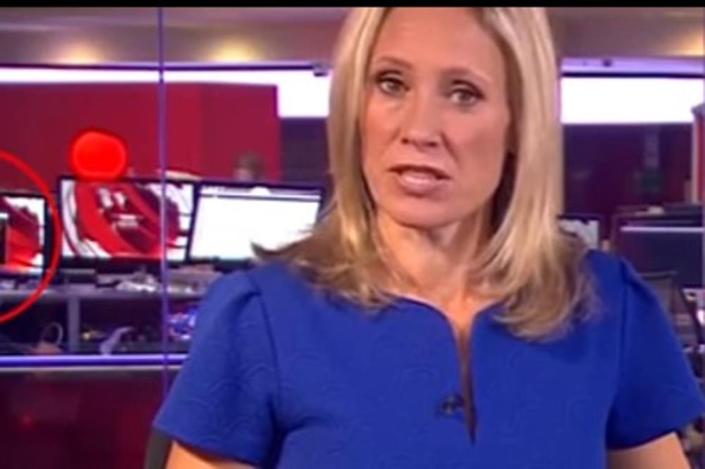 (VIDEO) SKANDAL U BRITANIJI: Dok je novinarka čitala sportske vesti, kolege iza nje gledali filmove za odrasle