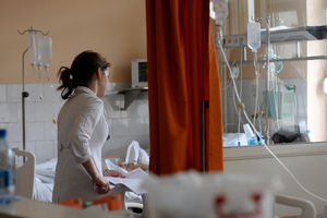 TREĆA ŽRTVA GRIPA U NIŠU: Preminula žena (43) na Infektivnoj klinici, bila na aparatima za disanje