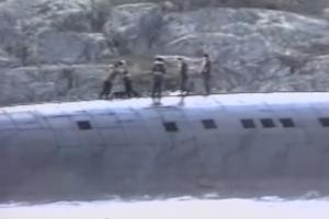 AGONIJA NA DNU MORA:  118 članova posade ruske podmornice umiralo je u mukama zarobljeno u METALNOM KOVČEGU! Uzrok tragedije ostao MISTERIJA (VIDEO)