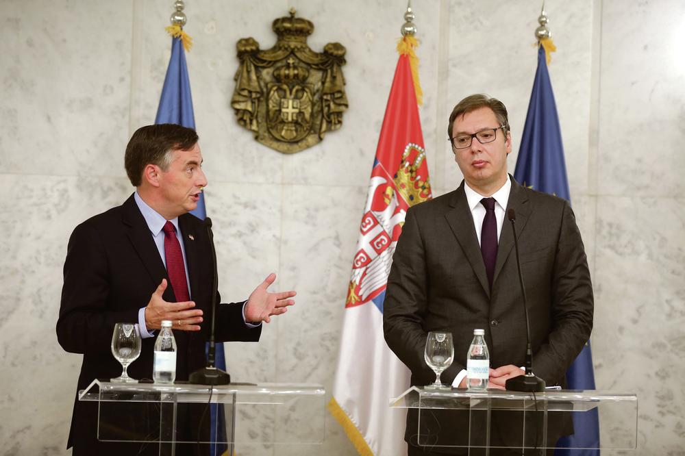 Mekalister: Sredite vladavinu prava Vučić: Prvo Kosovo, pa Rusija!