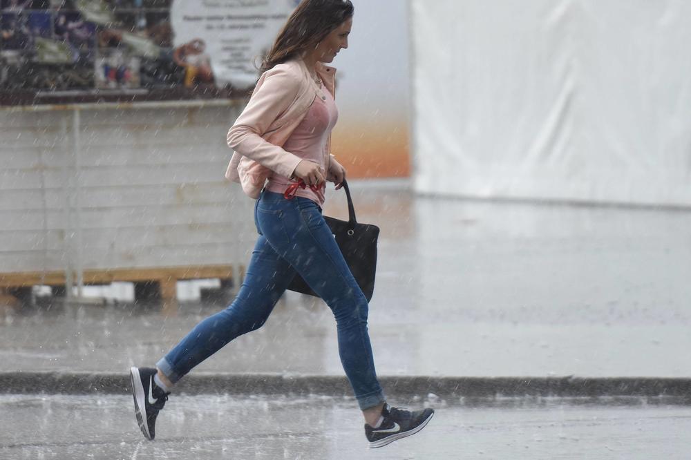 OSVEŽENJE STIGLO U SRBIJU: Danas kiša sa gmrljavinom, znatno hladnije!