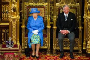 ELIZABETA DRUGA SE POVLAČI S VLASTI: Kraljica će abdicirati, Princ Čarls preuzima tron?