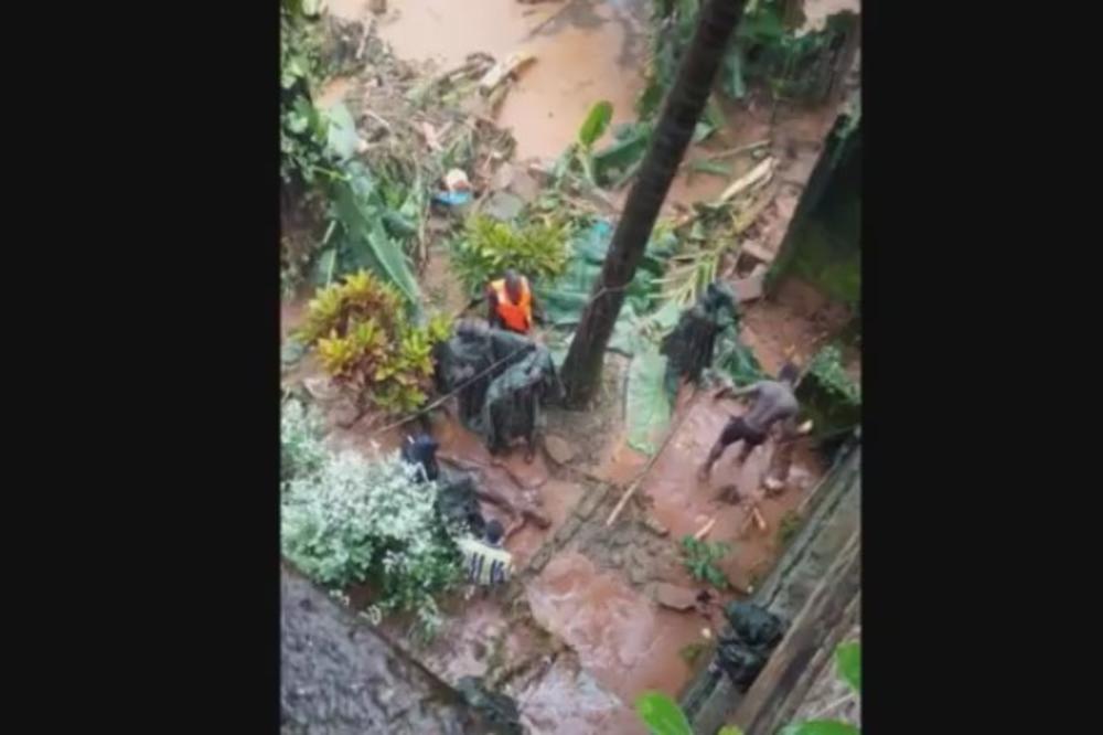 (VIDEO) KRICI ODJEKUJU GRADOM: Jezivi prizori u Siera Leoneu! Kopaju po mulju i traže preživele!