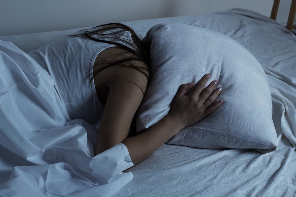 ČEKA VAS NEPROSPAVANA NOĆ: Ovih 7 stvari nikako ne smete da radite pre spavanja!