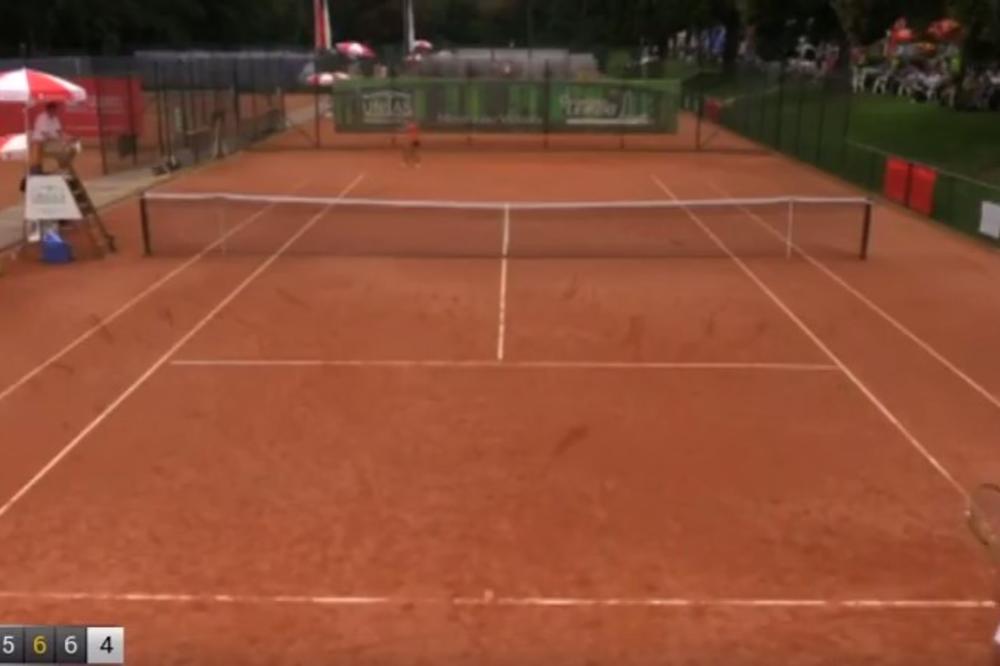 (VIDEO) LUDILO U ŽENSKOM TENISU: Poljakinja i Ruskinja igrale poen pet minuta!
