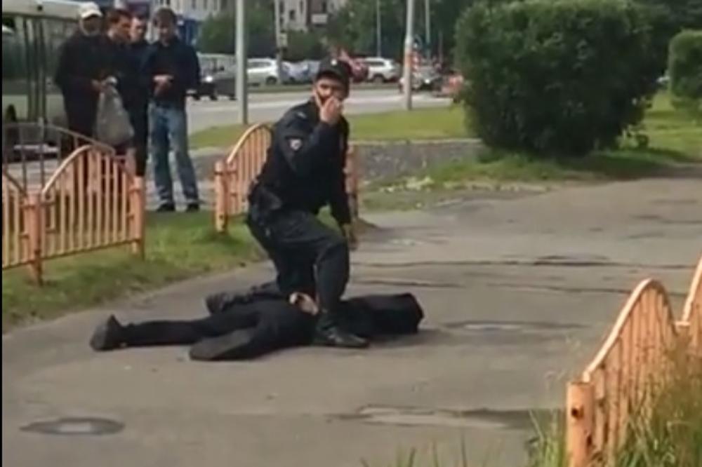 (VIDEO) IZA NAPADA U RUSIJI STOJE ISLAMISTI: Terorista nožem kasapio slučajne prolaznike, povređeno osmoro, policija ga dokrajčila!