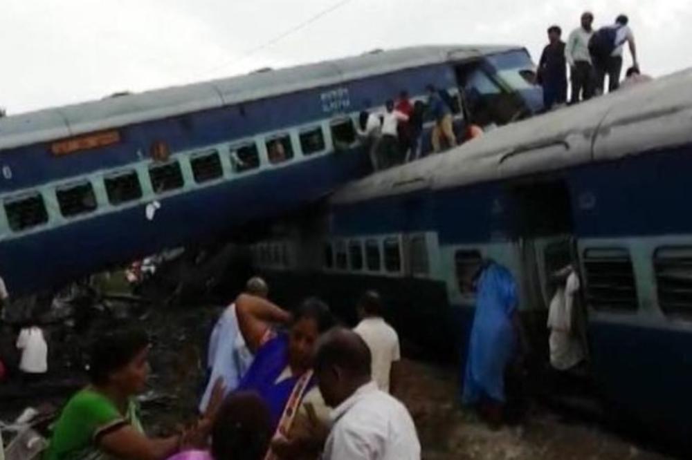 (FOTO, VIDEO) ŽELEZNIČKI HOROR U INDIJI: Voz iskočio iz šina, 23 mrtva