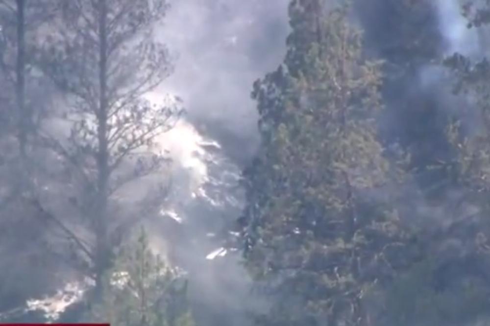 (VIDEO) STRAVIČNA NESREĆA: Srušio se avion u Oregonu, poginuli putnik i pilot!