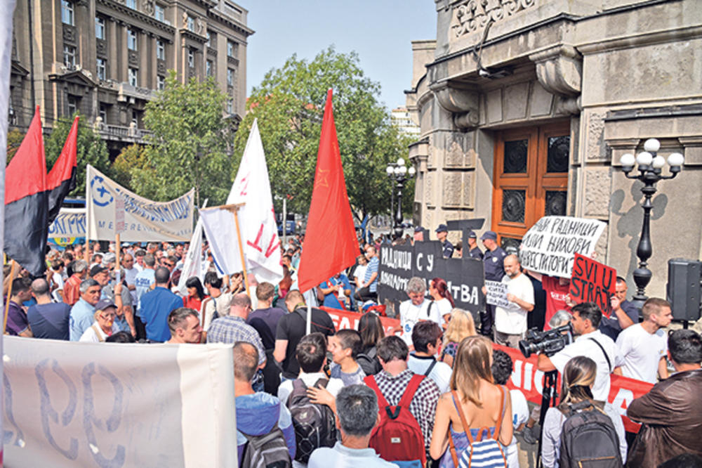 PROTEST PRED VLADOM SRBIJE: Demonstrirali zaposleni u komunalnim delatnostima, RTS-u, RTV-u i listu Mađar so