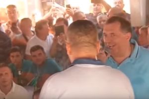 (VIDEO) DODIK ODUVAO KONKURENCIJU NA KOČIĆEVOM ZBORU: Predsednik Srpske zapevao "Pukni zoro" pa i zaplakao