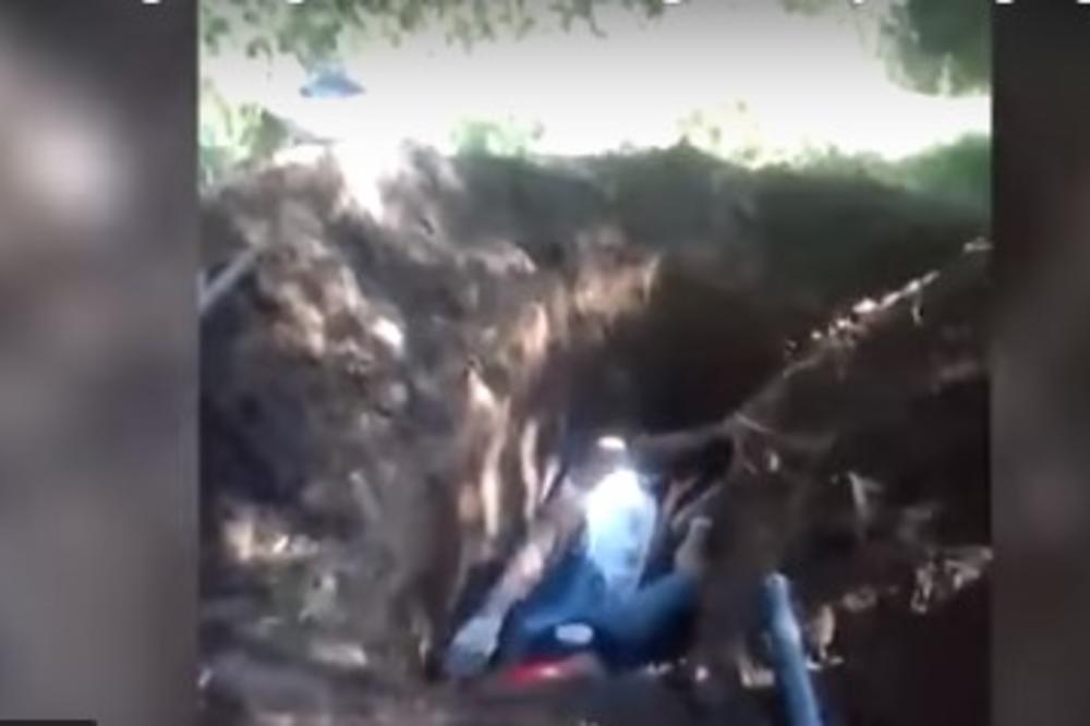 (UZNEMIRUJUĆI VIDEO) ŠOKANTAN SNIMAK LIKVIDACIJE U BRAZILU: Znali su da će biti ubijeni i iskopali su svoje grobove!