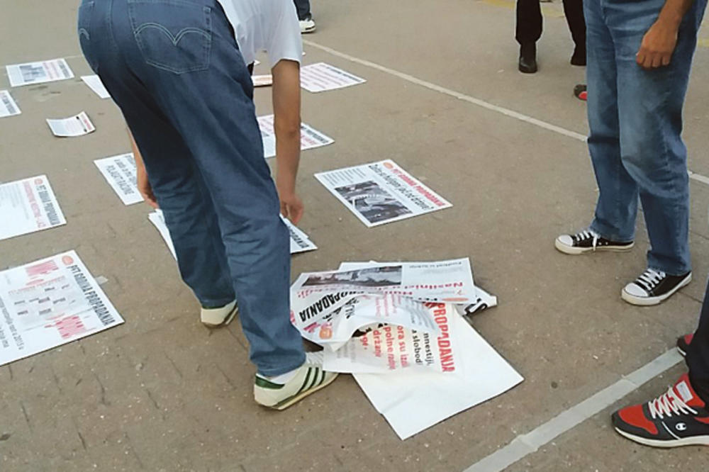 PET GODINA PROPADANJA: Labanov čovek šutirao eksponate i gužvao plakate Pokreta za preokret