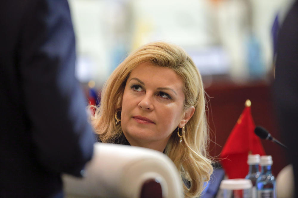 KOMISIJA ODLUČILA: Kolinda mora da vrati 300 dolara koje je dobila na poklon