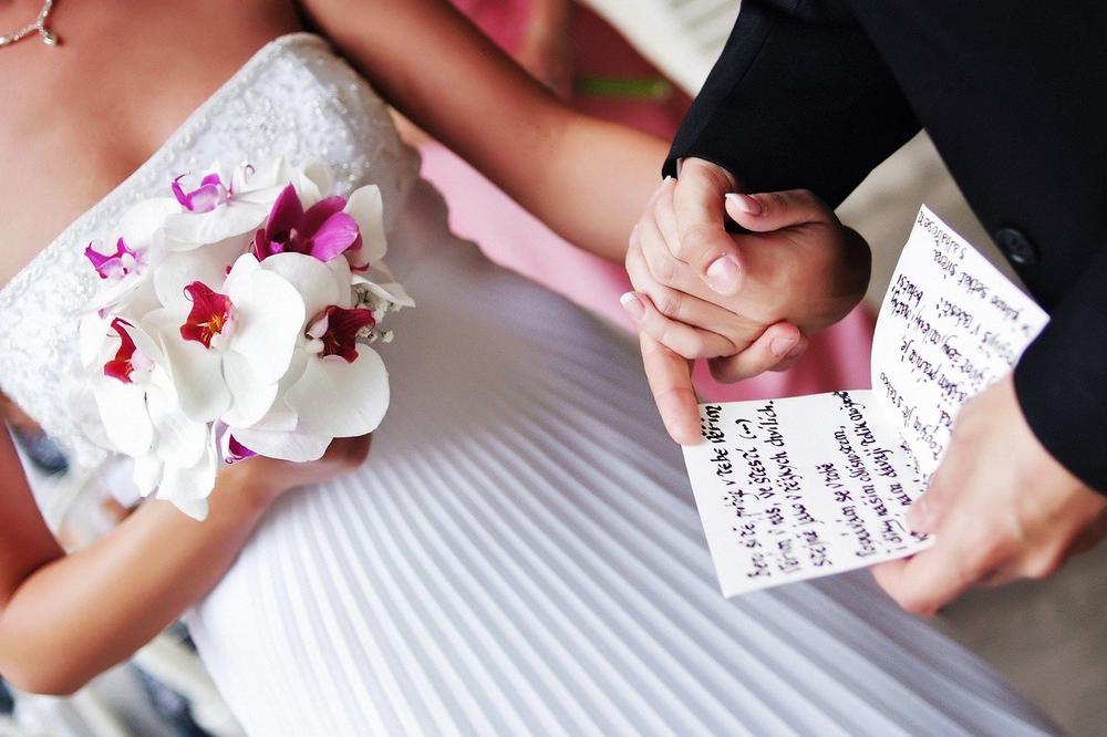 CRNOGORCI ZA SVADBU NE ŠTEDE: Evo koliko koštaju venčanja i ko čije prezime uzima