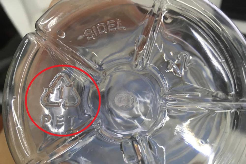 ODMAH PROVERITE FLAŠIRANU VODU: Plastične boce sa ovim znakom su otrovne! Nemojte ih piti!