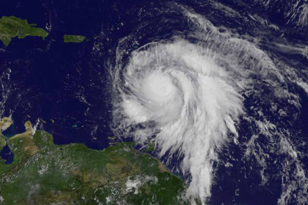 MARIJA POHARALA KARIBE, IDE NA DOMINIKANU: Uragan duva 185 kilometara na sat i sve je jači