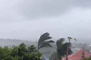 NEMILOSRDNA MARIJA SAMO JAČA : Uragan prvo opustošio ostrvo, a sada hrli ka gradu gde živi 2 miliona ljudi