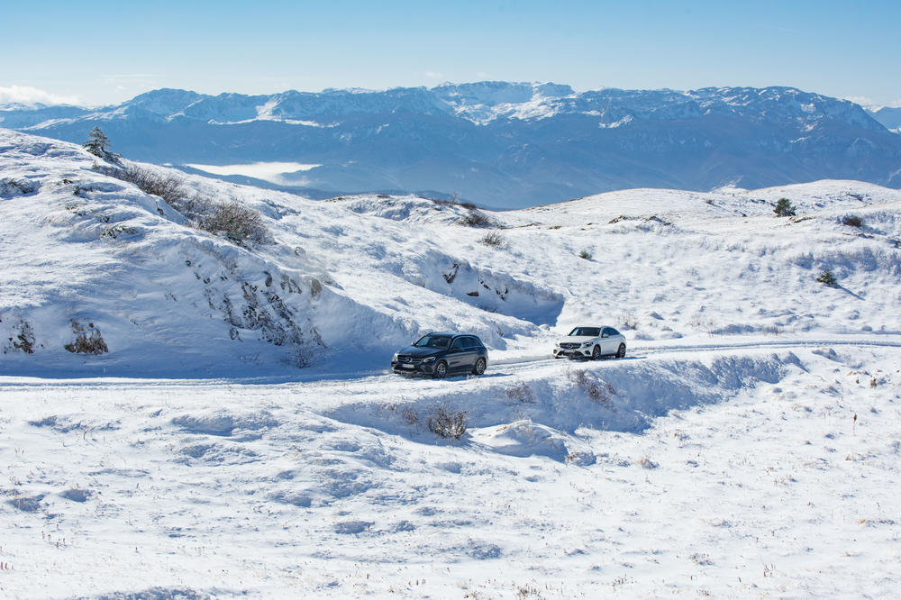 (FOTO) ZAVEJALO U SRBIJI: Na planini Radan jutros 15 centimetara snega!