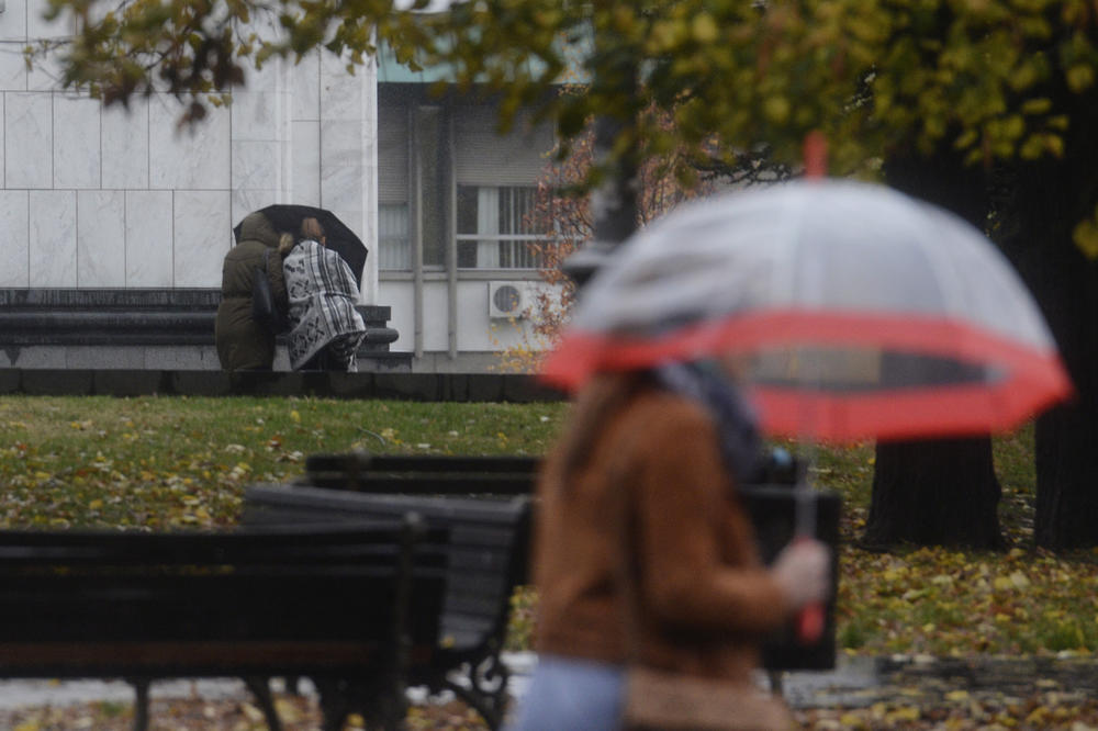 TOKOM DANA SVE HLADNIJE: Petak u Srbiji oblačan i kišovit, ne zaboravite kišobrane!