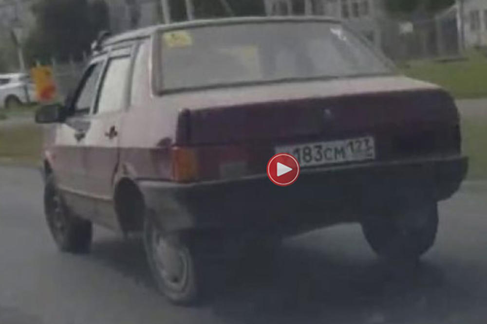 (VIDEO) KAKVE VEZE IMA ŠTO IM JE TOČAK BLOKIRAN: Rus u krntiji napravio totalni haos na ulici!