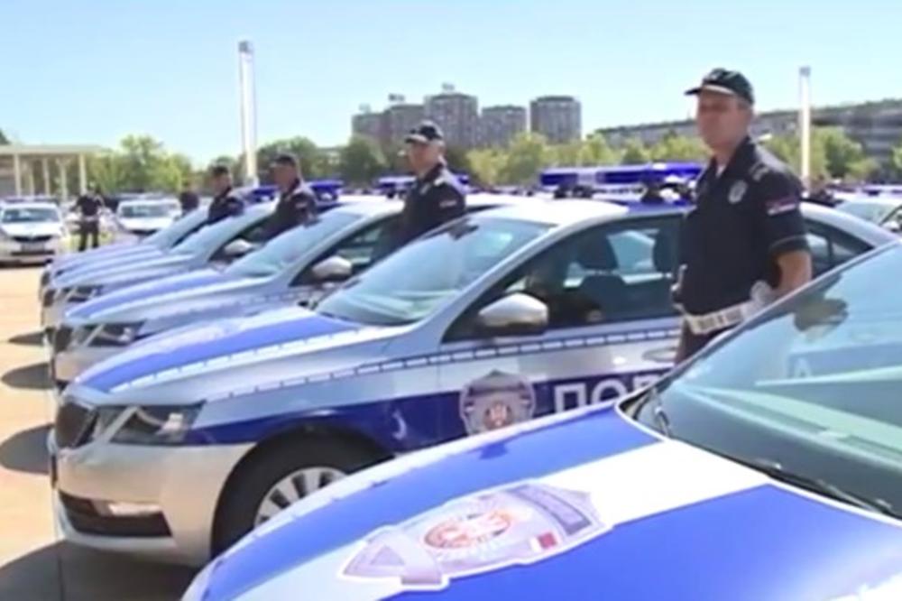 TVITERAŠI BESNI: Policija u Italiji kupuje Fiat 500L koji se proizvodi kod nas! Naša vlada kupuje škode iz uvoza od firme čiji je vlasnik funkcioner SNS!