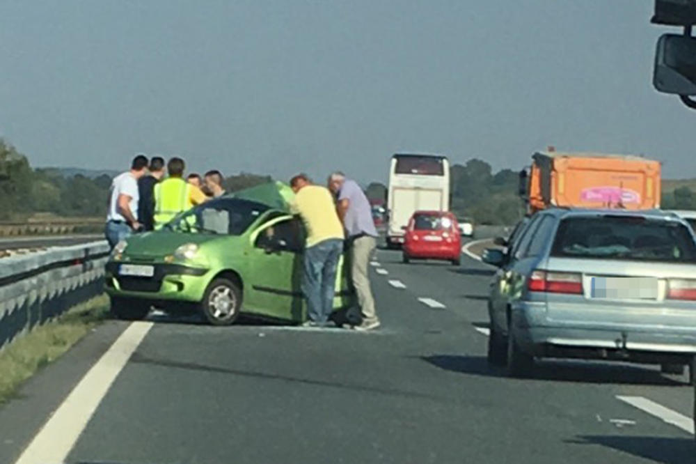 STRAVIČNA NESREĆA NA AUTO-PUTU BEOGRAD-NIŠ: Poginulo dvoje, dete teško povređeno!