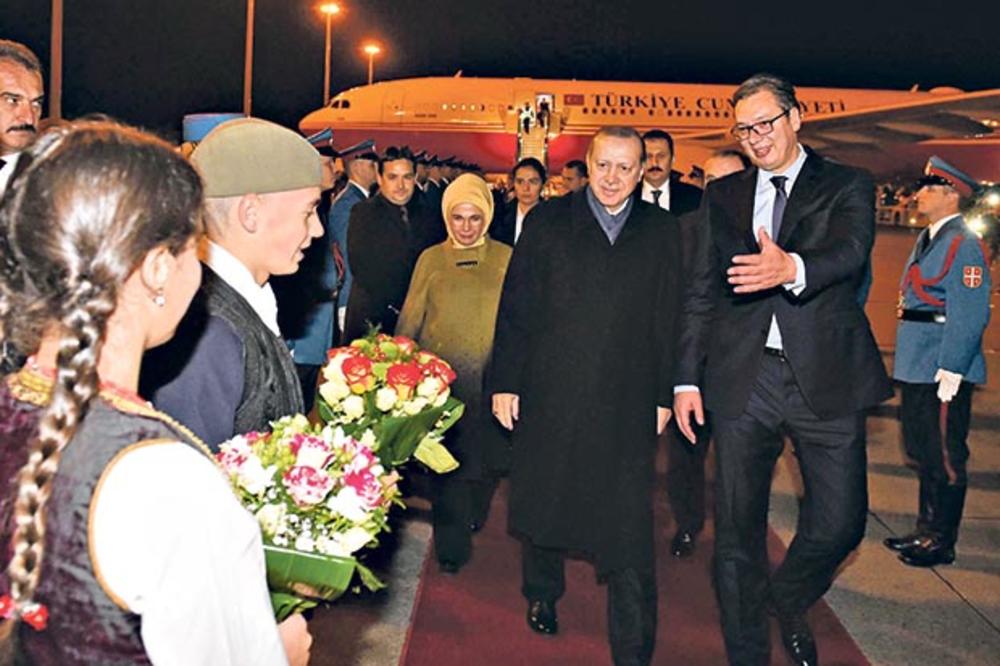 (VIDEO) PREDSEDNIK TURSKE U SRBIJI: Erdogan stigao u Beograd, dočekao ga Vučić