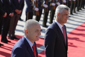 TAČI TRAŽIO ALBANSKE PASOŠE ZA GRAĐANE KOSOVA: Albanski premijer ga oduvao