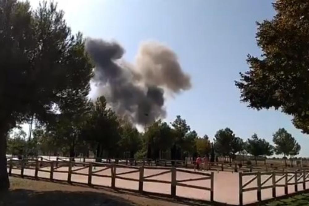 (FOTO, VIDEO) SRUŠIO SE ŠPANSKI VOJNI AVION: Vraćao se sa parade, pa pao nedaleko od baze, pilot poginuo