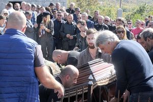 (FOTO) GIŠKA SAHRANJEN U KUČIMA: Sestra ispunila amanet, pohranjeni posmrtni ostaci Đorđa Božovića