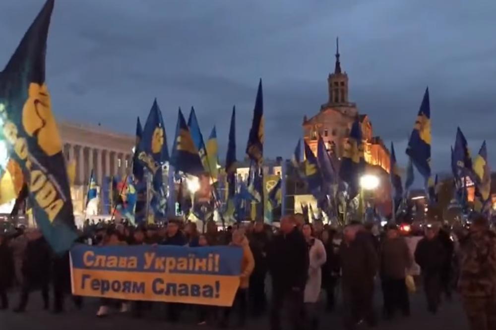 (VIDEO) KIJEV GORI: 10.000 ukrajinskih desničara okupiralo centar grada, slave krvnika iz Drugog svetskog rata!
