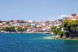 SRBI SPAKOVALI KOFERE I ODBROJAVAJU DANE DO POLASKA Već od ovog vikenda naši turisti moći će da uživaju na grčkim plažama