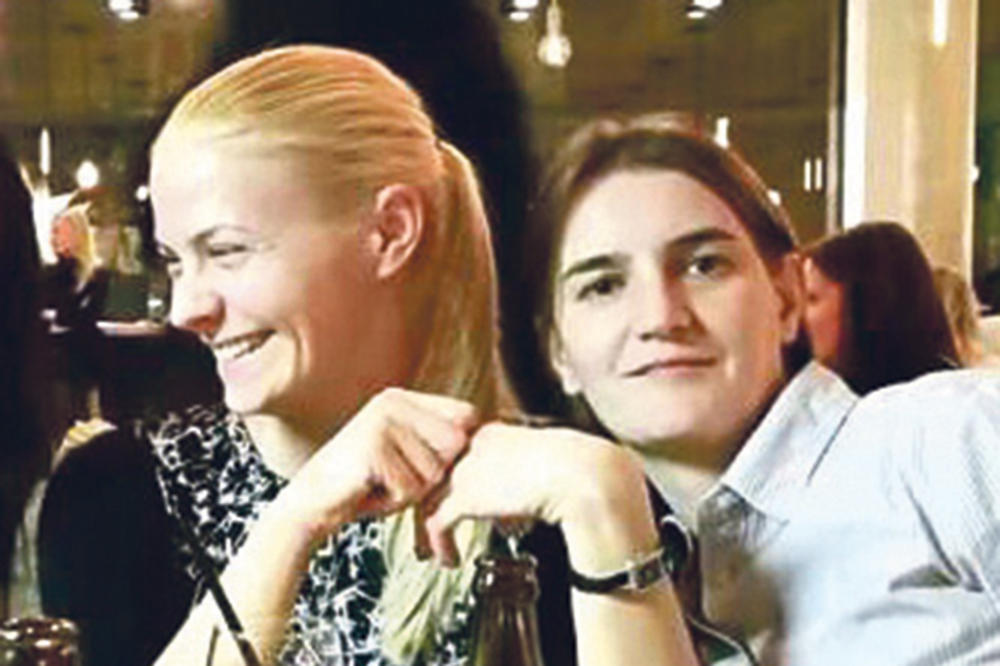 (FOTO) ODMERENA, URBANA I SMELA: Evo kako poznati dizajneri ocenjuju devojku Ane Brnabić