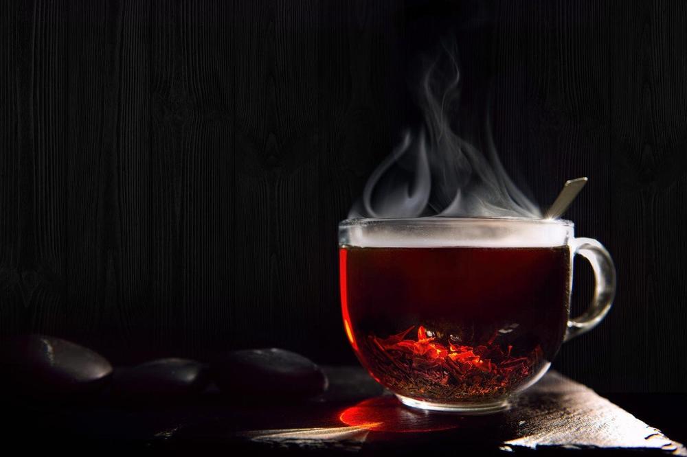 ČUVAR ZDRAVLJA: Čaj od hibiskusa snižava pritisak, čuva liniju, jača imunitet, a evo kako treba da ga spremite!