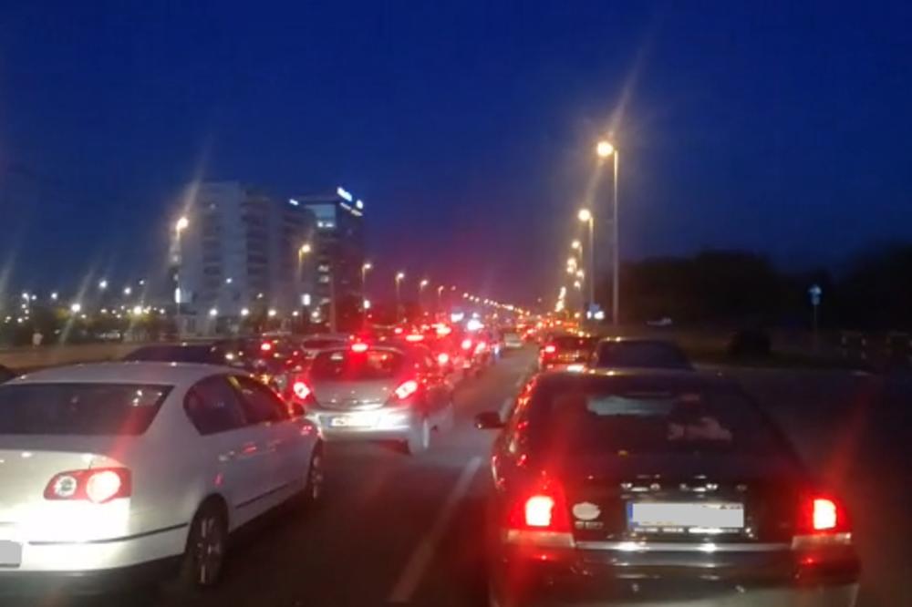 (KURIR TV) U BEOGRADU SVE STOJI: Potpuni kolaps na ulicama glavnog grada zbog Zvezde! Automobili mile