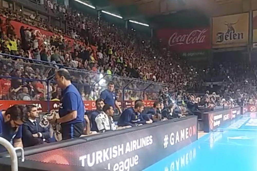 (KURIR TV) NE VERUJU SVOJIM OČIMA: Košarkaši Barselone u čudu gledaju navijače Zvezde